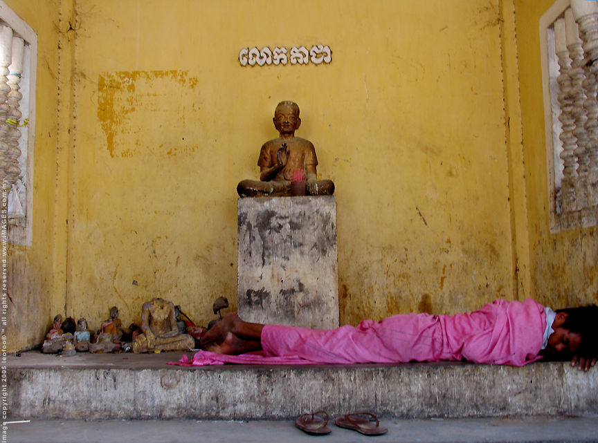 Homeless before the Buddha Image