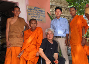 A group photo session with the monks and guide who helped