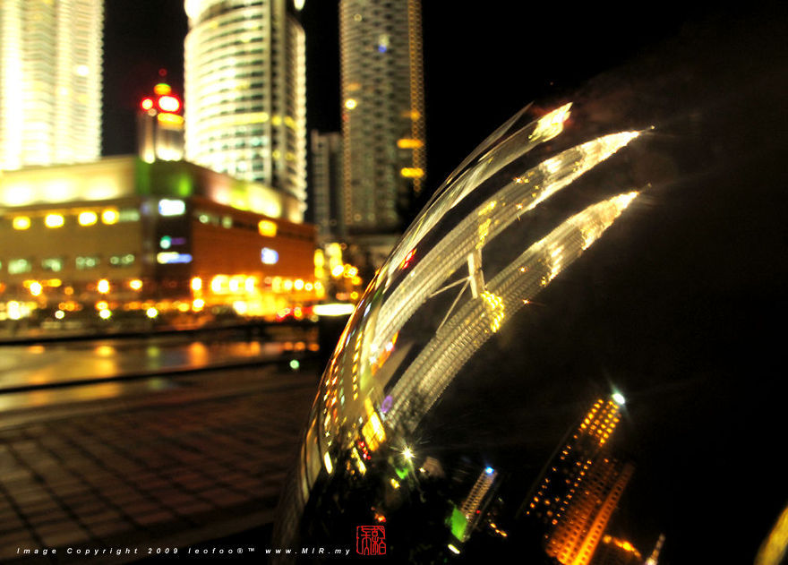 blurry shot of the rarely seen migrating birds circulating the Petronas Twin Towers (200k Jpeg) Loading...