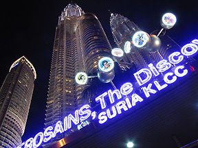 a picture of a Busstop_KLCC/Petronas Twin Towers_mdm.jpg