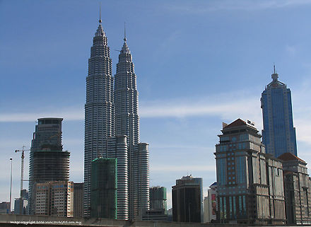 Picture of clear blue sy of  Petronas Twin Towers, KLCC a day BEFORE the haze