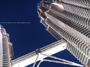 Petronas_twin_towers_mdm.jpg