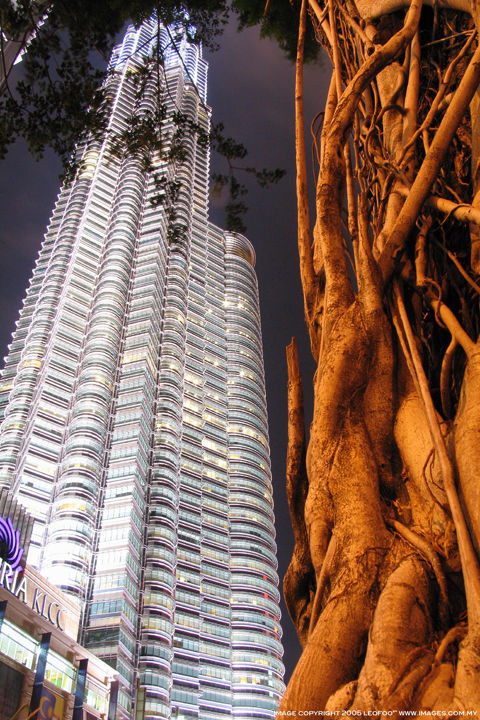Rain beside the  Petronas Twin Towers, jalan Ampang, Juala Lumpur