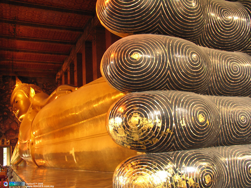 Wat PHO (PHU or PO) with the famous Sleeping /Reclning Buddha image, Bangkok (203k) Loading ...