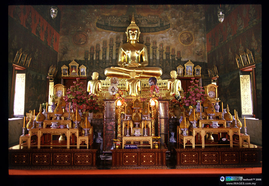 Wat Rakang, Bangkok - birth place of Soomdet Image (48k) Loading ..