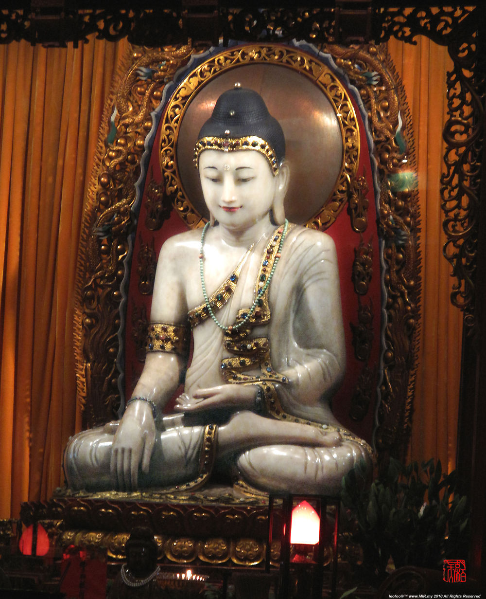 White Jade Buddha, YU FO SI, Shanghai  230k JPEG  Loading ..