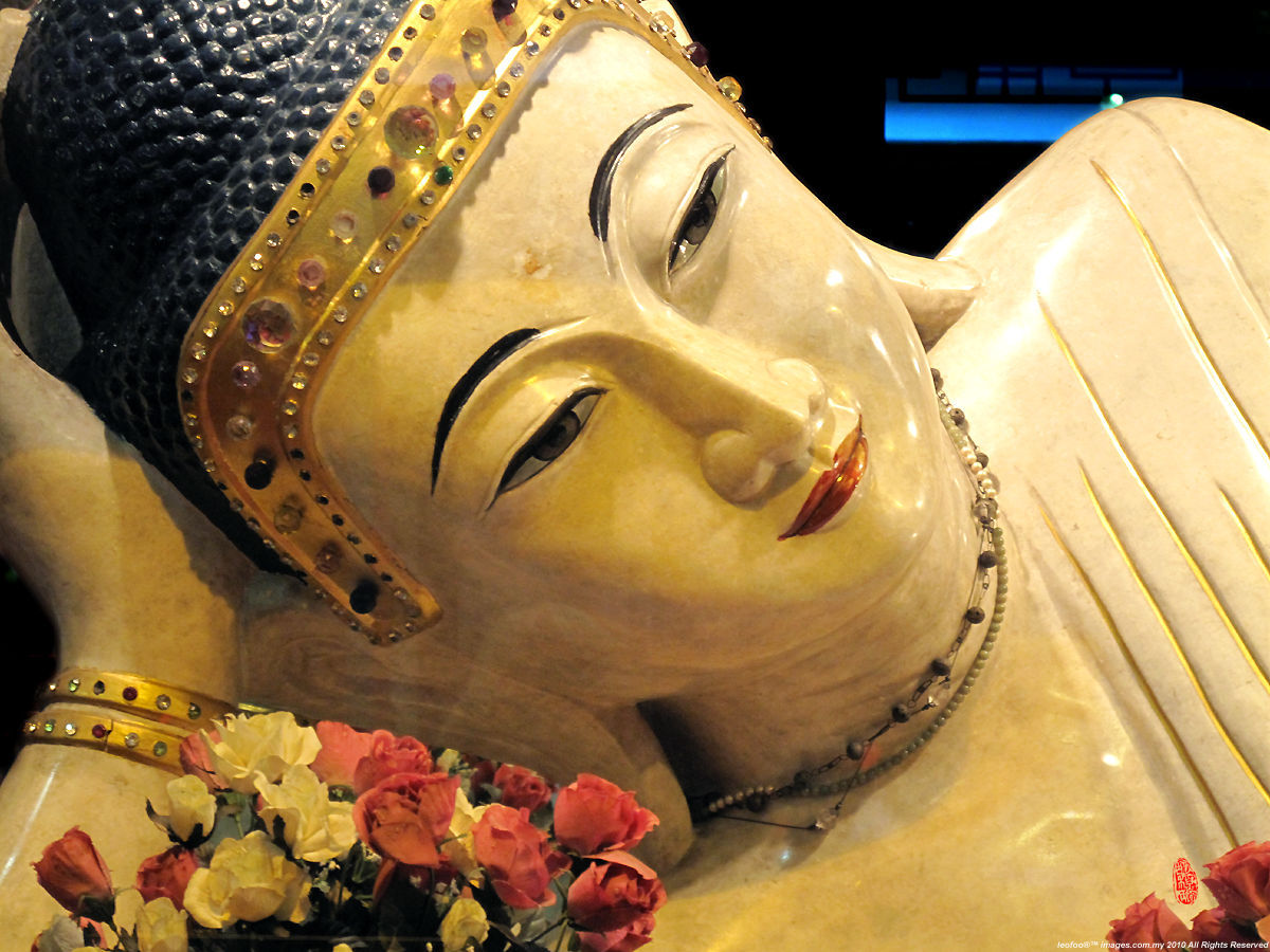 White Jade Buddha, YU FO SI, Shanghai  230k JPEG  Loading ..