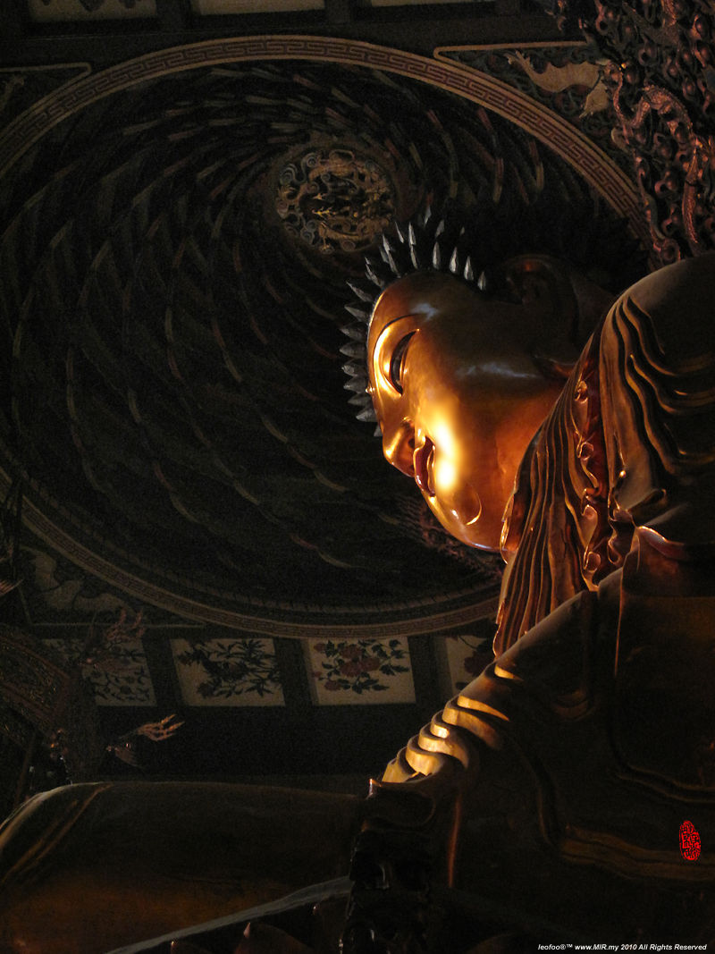 White Jade Buddha, YU FO SI, Shanghai  230k JPEG  Loading ..