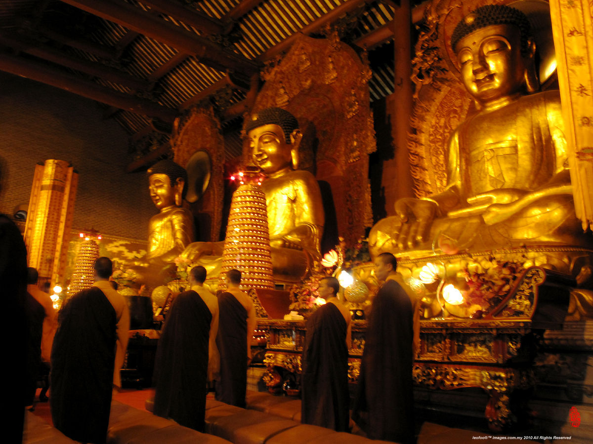 a historical site, 1.200 years old Da fou si Guangzhou (123k) Loading ..