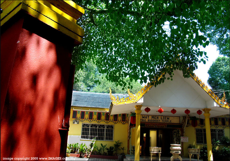 Main Hall entrance area for Wat Meh Liew,  with amble car park on its compound