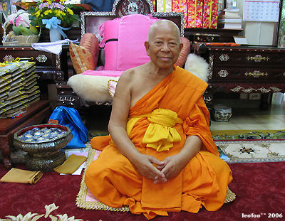 Wat Pak Nam Tour - Temple entrace hall