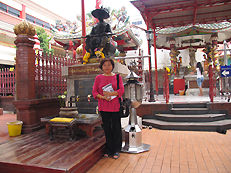 Mdm Wannee at Wat Intharavihan