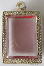 Modern touch in silver outfit, amulet frame see through and shows the rear