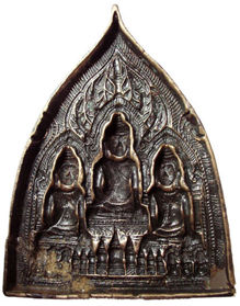 an antique Pra-Sarm Ba-yon amulet mold during the haripunchai period