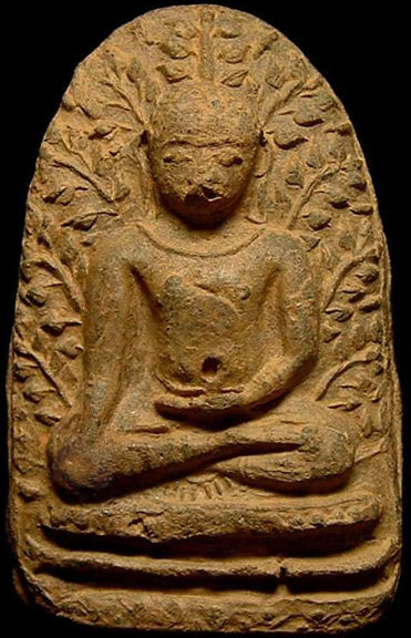 Phrra Berm, Lampoon, Krut Wat Don-Kaew
1,200 years old. The side in green stone (neur-keaw)