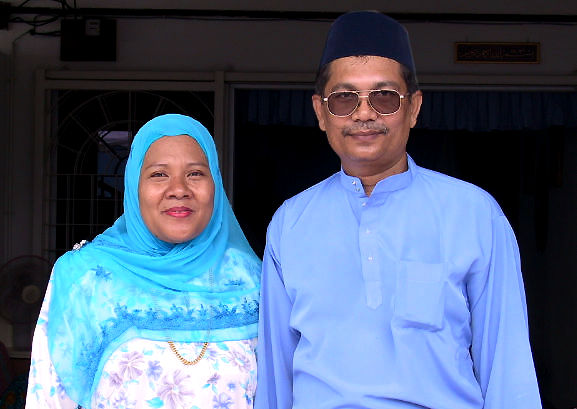 Yahya & Wife.jpg (48k) Loading...