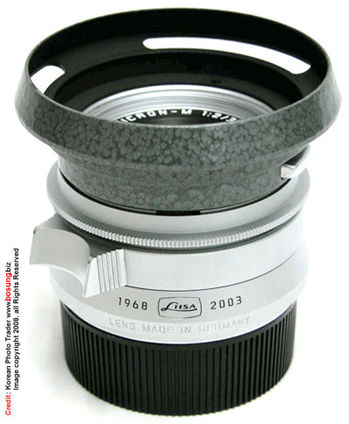 A vertical view of the macthing  hammertone lens hood on Leica 35mm  Picture by Bosung Korea