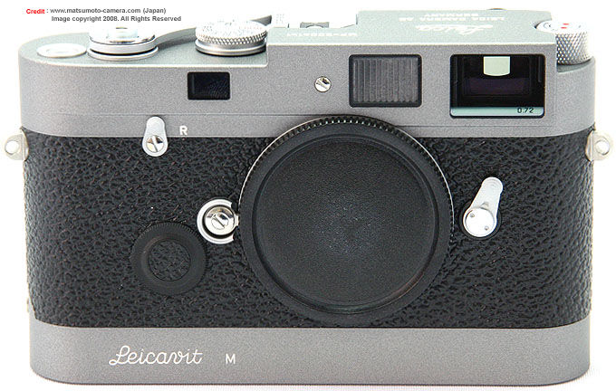 Front view of Leica MP Antracite without lens attached