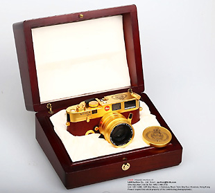 Leica M6 Sultan of Brunei Gold Edition w/Diamond with original wooden box, gold plated lens cap
