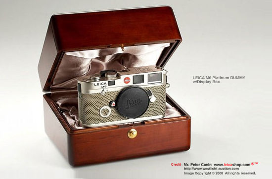 LEICA M6 Platinum Dummy, 1989 supplied in a Mahogany wooden display case