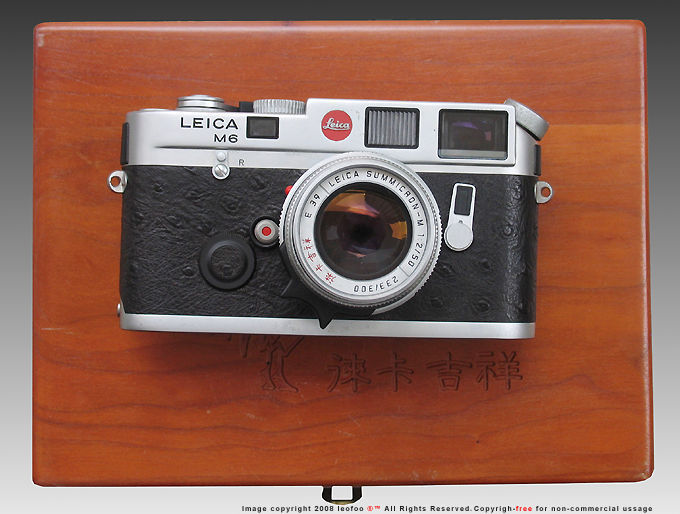 LEICA M6 Year of the Rooster rangefinder camera model, 1993 w/original wooden box with special engraving
