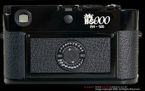 Rear section with Black Dragon 2000 engraving on a LEICA M6 TTL 0.85x Black Paint DRAGON 2000 Special Edition rangefinder camera