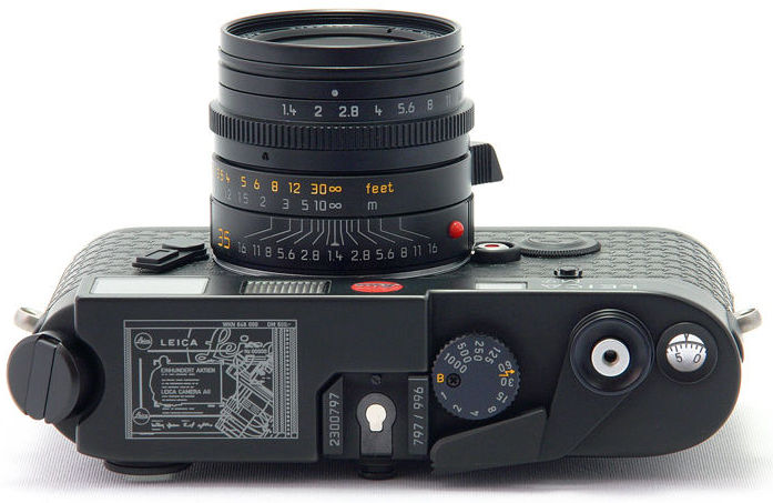 Top view with camera and lens of LEICA M6  Ein Stck Leica Brsengang