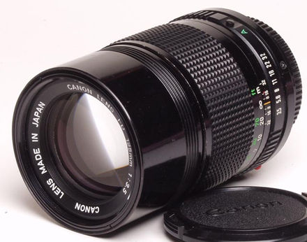 Canon FDn 135mm f/3.5 telephoto side view