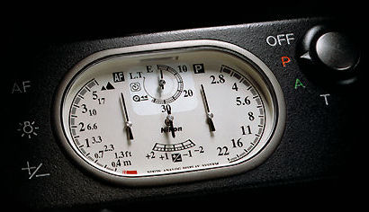 Nikon 28Ti Analogue Display.jpg