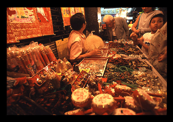 Nigh Market.jpg (88k) Loading slowly now.........