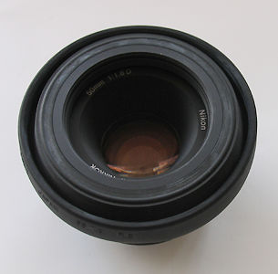 Nikon Autofocus (AF) Nikkor 50mm f/1.8D Stadard lens with R8 Rubber Retactable lens hood