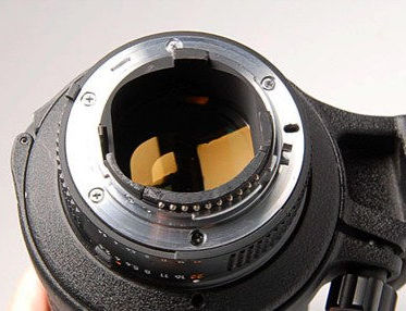 The rear lens element of Nikon AFS 80-200mm f/2.8D ED-IF tele-zoom lens