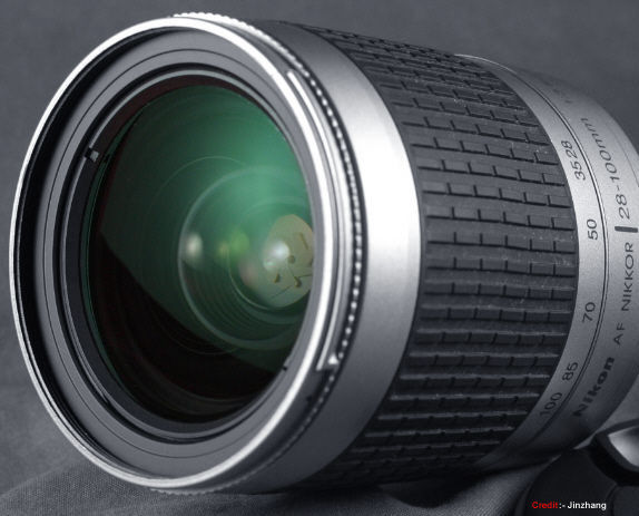 Nikon AF Zoom Nikkor 28-100m f/3.5~5.6G wideangle - telephoto lens side view with front lens element