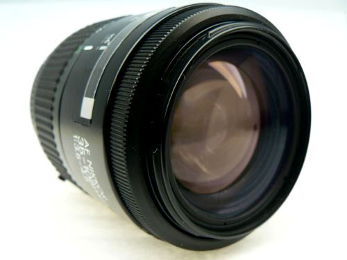 Front lens element and manual focusing ring of an early Nikon AF Zoom Nikkor 35-105mm f/3.5~4.5s wideangle-telephoto Zoom lens 