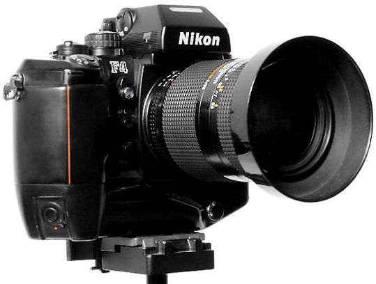 AF Nikkor Zoom 35-70mm f/2.8 with a lens hood HB-1 on a Nikon F4S by Leo.K