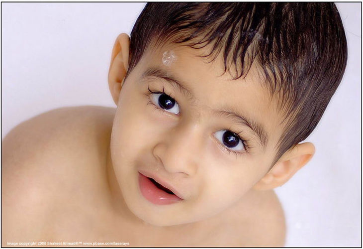 Portrait of a kid in bath by ShakeelAhmad < www.pbase.com/laserays