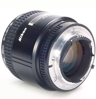 AF Nikkor 85mm f/1.8s early autofocus version in 1988, rear section view