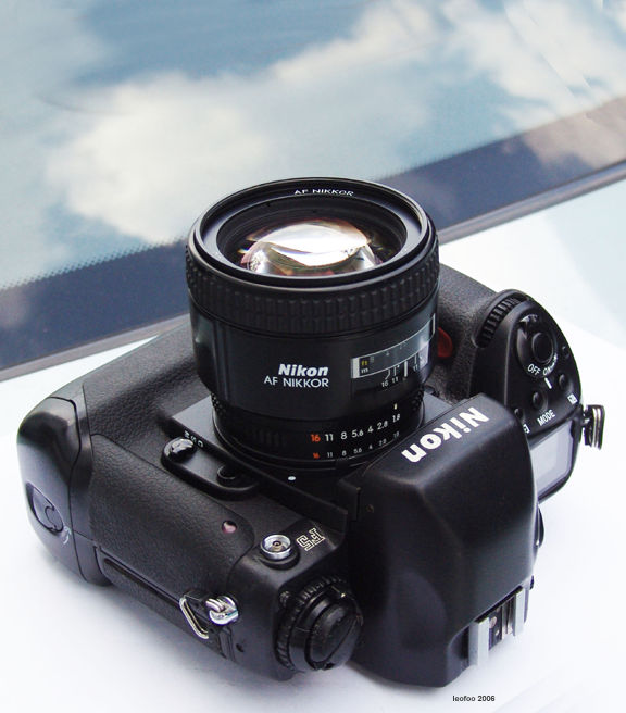 Nikkor 85mm f/1.8D medium telephoto lens