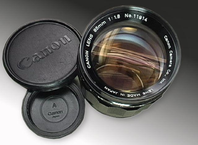 RF Canon 85mm f/1.8 telephoto lenses for rangefinder Canon cameras with lens cap front and back