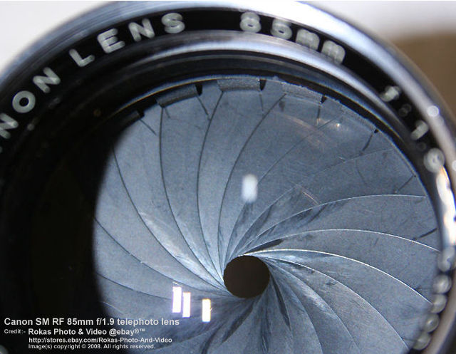 Lens diaphragm of RF all chrome version Canon 85mm f/1.9 MK II LSM telephoto lens for rangefinder cameras 