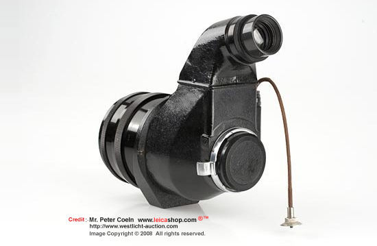 Carl Zeiss Jena Sonnar 2.8/18cm T; for Contax Jena, extremely rare black post-war Olympia-Sonnar with first version post-war Flektoskop no.10700 in fine condition, caps, fitted outfit case; approx. Year: 1947 