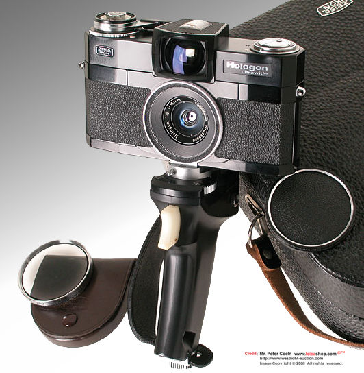 A very well captured photo of the Zeiss Ikon Hologon ultrawide camera with essential components setup well arranged in an angle shot. Hologon 1970 model by Leica shop auction, Austria