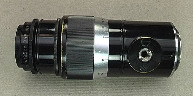 Base view of lens barrel with socket (tripod) for Leica Ernst Leitz Wetzlar Hektor f=13.5cm 1:4.5 (135mm f/4.5) telephoto lens.