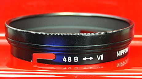 Section view of the bayonet type lens hood design used in the f=2.5cm 1:4 wideangle lens