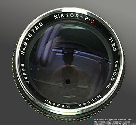Front view of the lens element of Nikkor-P.C 1:2.5 f=10.5cm (105mm f/2.5) Telephoto lens for rangefinder Nikon cameras