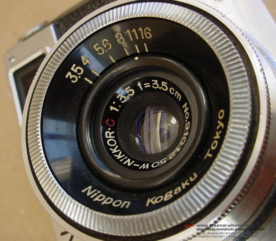 Fron section of aperture scales of a Nikon W-Nikkor.C 1:3.5 f=3.5cm (35mm f/3.5) wideangle rangefinder lens 
