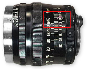 Side view of a Leica Screw Mount Nikkor-P 1:2 f=85cm telephoto lens