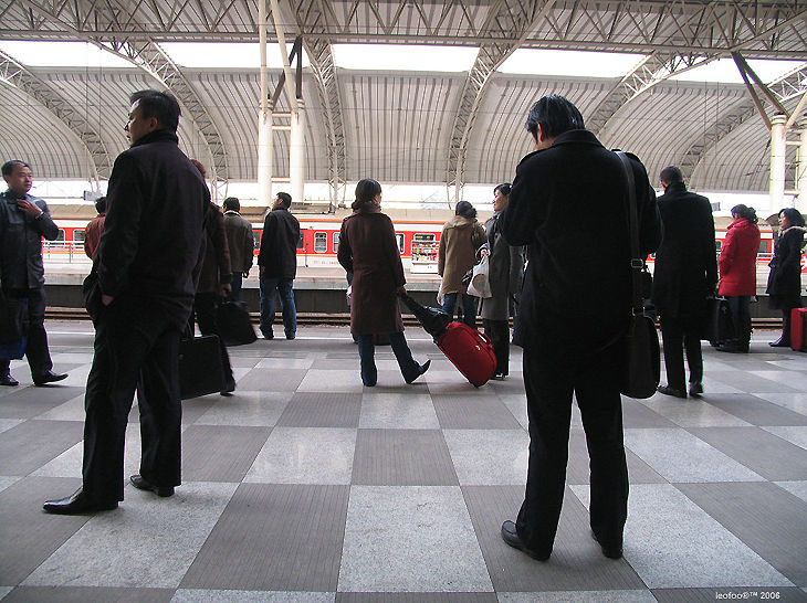The boring waiting crowd at the railway station