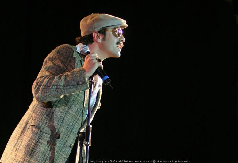 Stage performer, by Andre_Antunes (80k Jpeg) Loading ...
