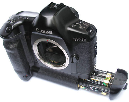 Bbaery changes Canon EOS